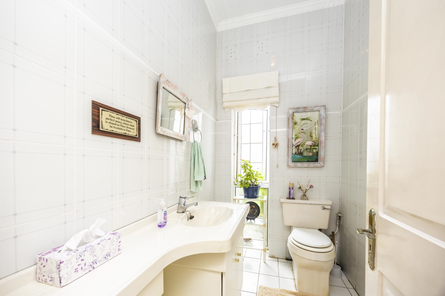 5 Bedroom Property for Sale in Gonubie Eastern Cape